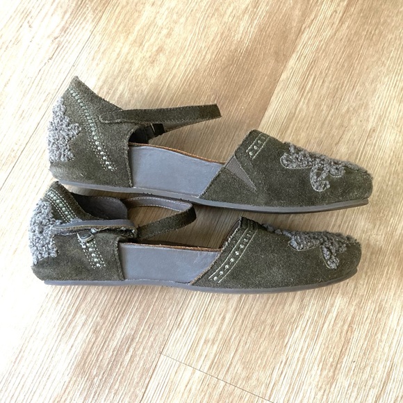 OTBT 6.5 Kalamazoo Taupe Closed Toe All Day Comfort Shoes - Picture 9 of 12